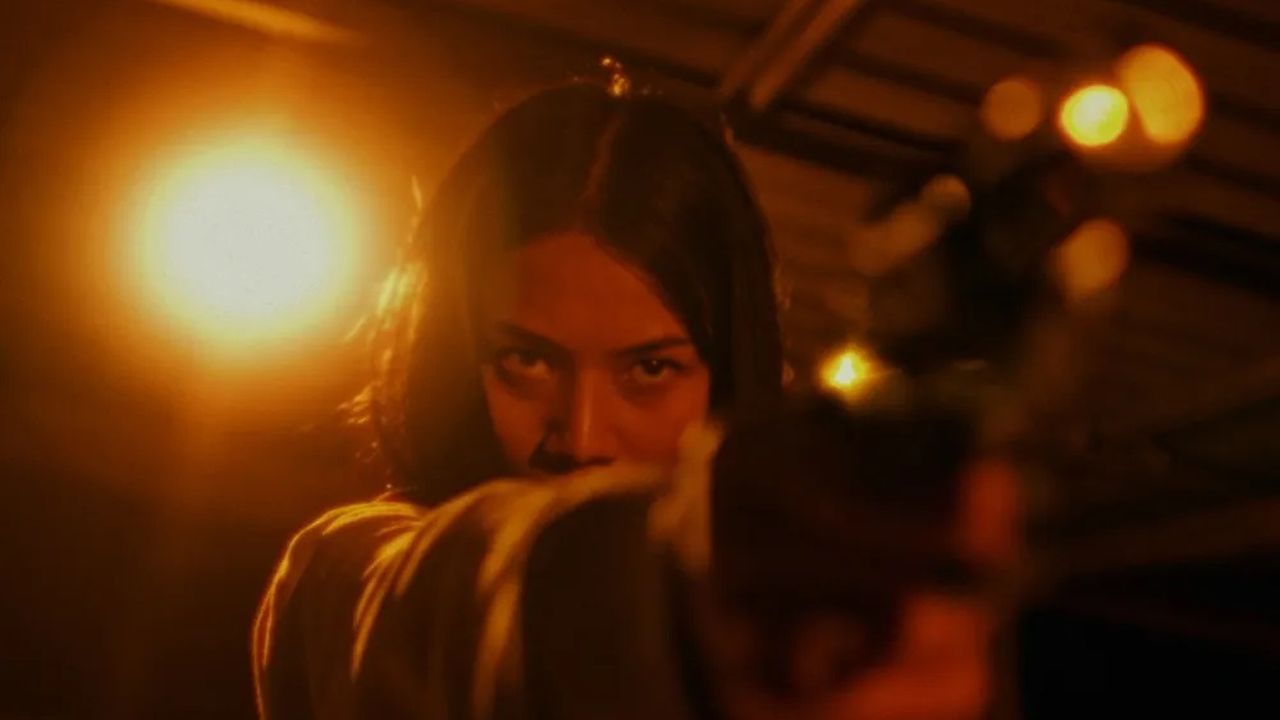 Jen (Jutamat Lamoon) always knows exactly how many cartridges are still in the course of the revolver.