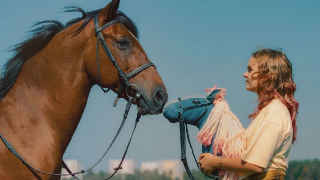 Horse on a Stick - A hobby horsing adventure


 movie review