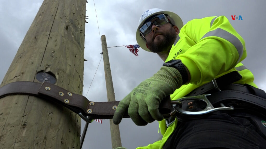 How has the digital gap in the United States become a job opportunity?