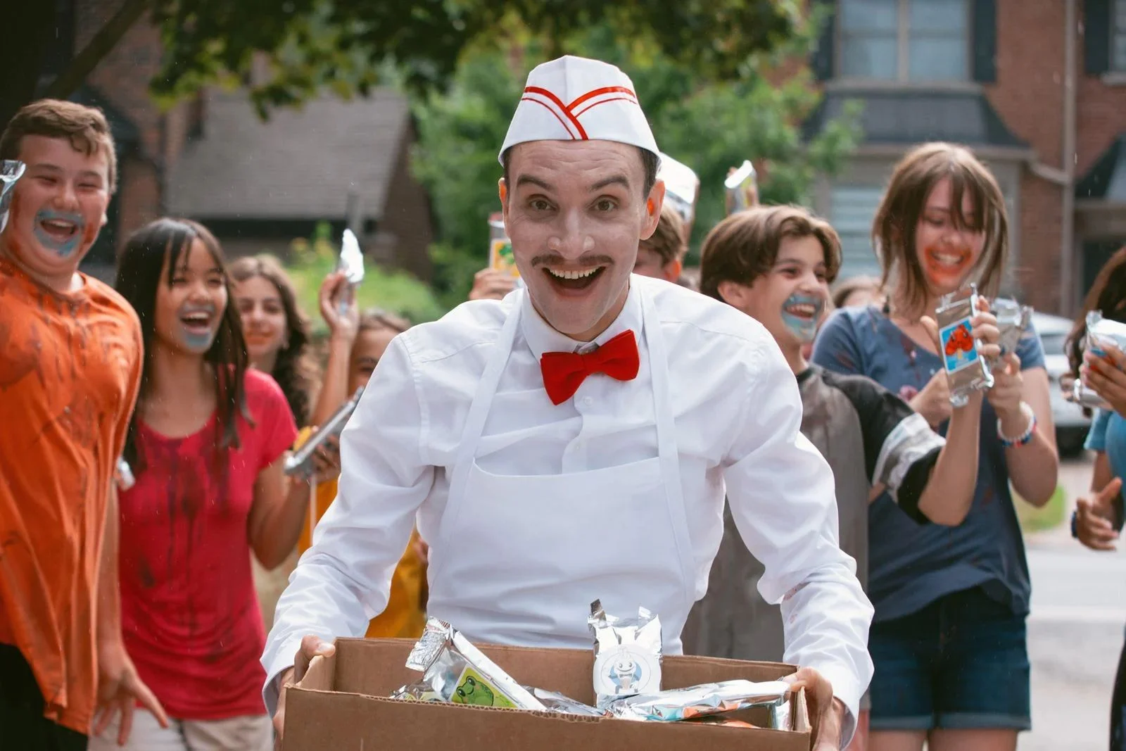 A strange ice cream seller supplies the town's children with cool delicacies.