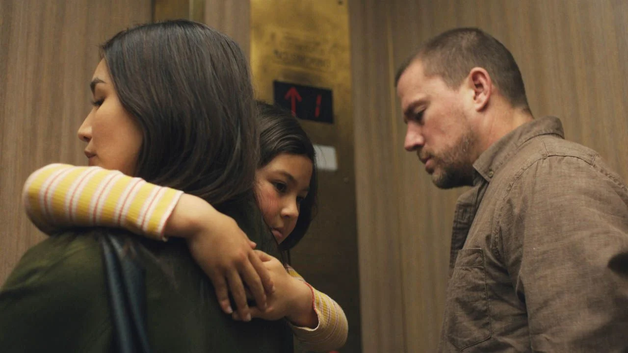 Claire (Gemma Chan) and Damien (Channing Tatum) deal with the trauma of their daughter Josephine (Mason Reeves) in completely different ways.