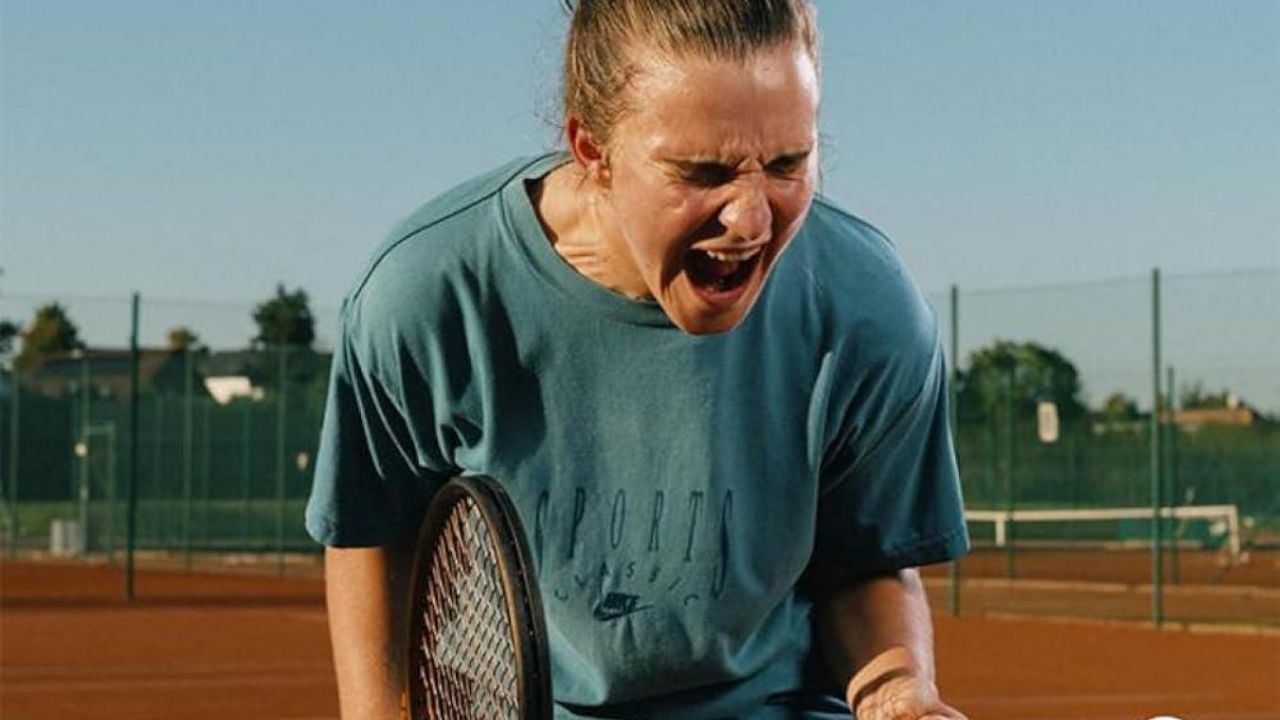 Julie stays still


 movie review