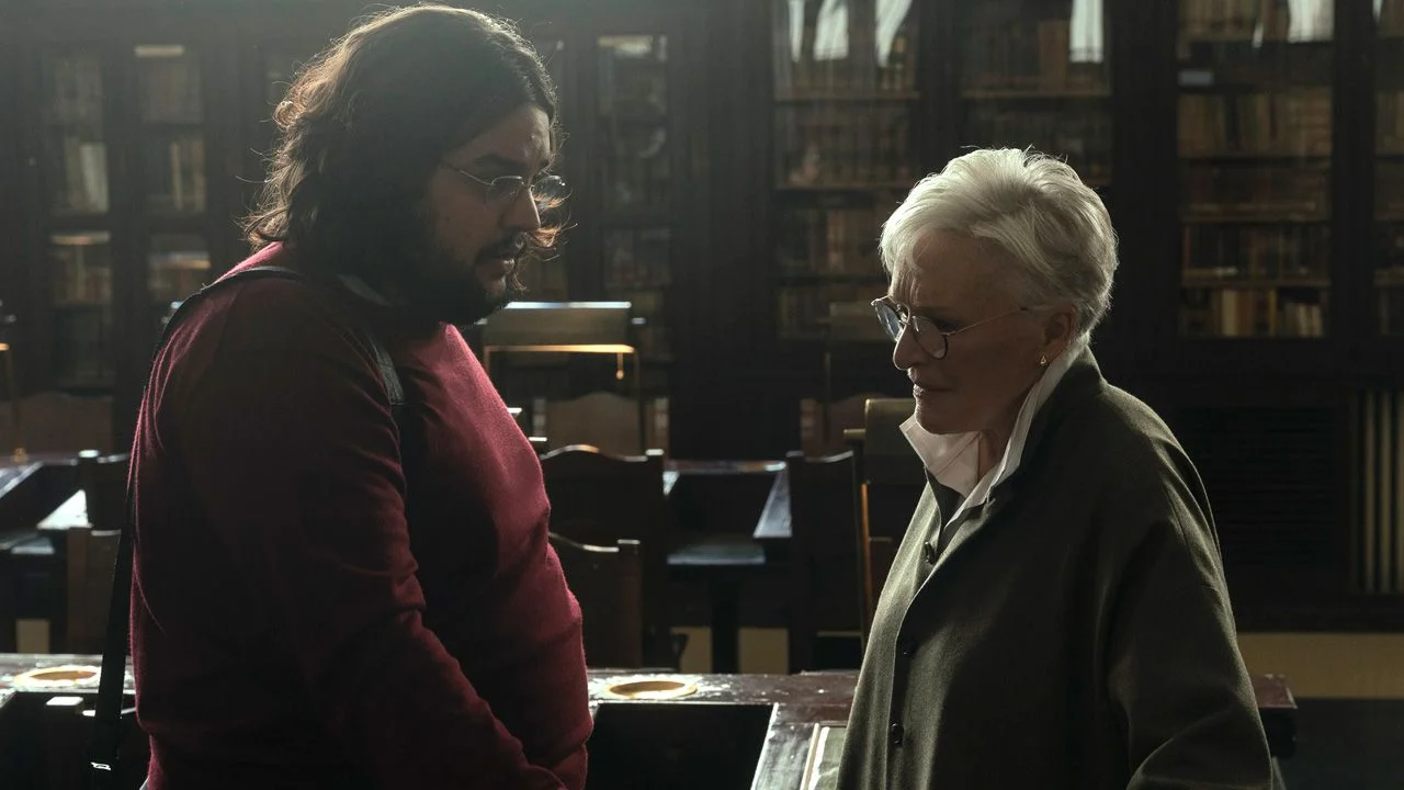 Hollywood legend Glenn Close as a literary scholar for whom Alberto (Carlos González) has a special surprise in store.