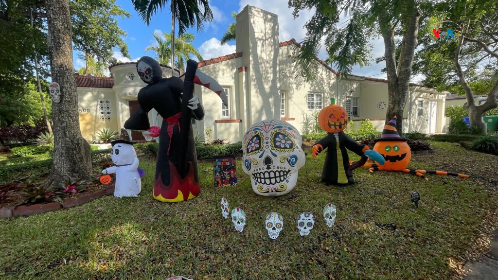Latinos in the US celebrate Halloween with pumpkins, costumes and parties: “It's a way to adapt to the culture”