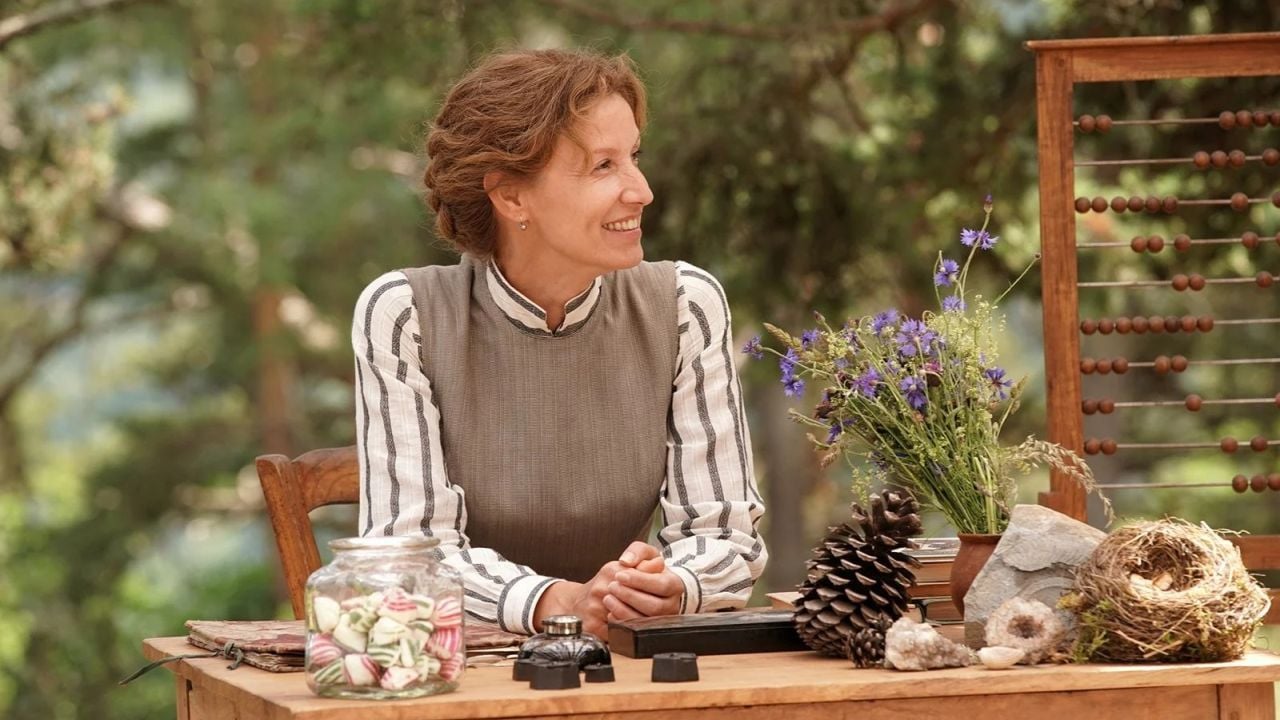 Louise Violet (Alexandra Lamy) not only has to teach children, but also convince adults that general compulsory schooling is a good cause.