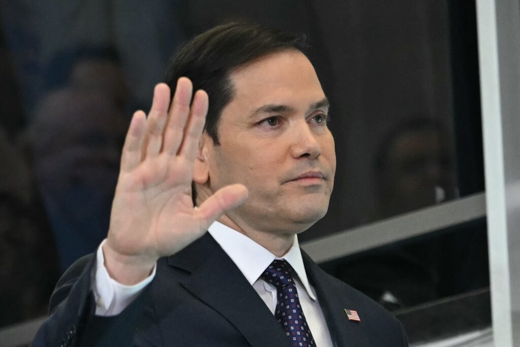 Marco Rubio is sworn in as US Secretary of State with a message in Spanish