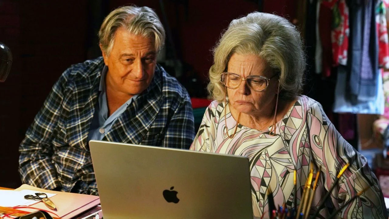 Robert (Christian Clavier) and his mother (Isabelle Nanty) plot their revenge.