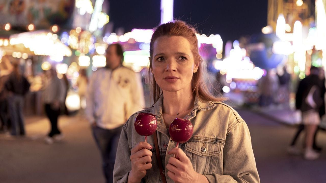 Sonja (Karoline Herfurth) gets into a Tinder meeting for the first time after the separation from her husband, but then quickly gets cold feet again.