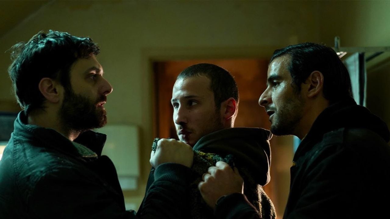 With Comar (center: Némo Schiffman) the culprit quickly agreed. But if the lottery gain is not to be lost, the cops involved would have to let it run and even participate in the sum.