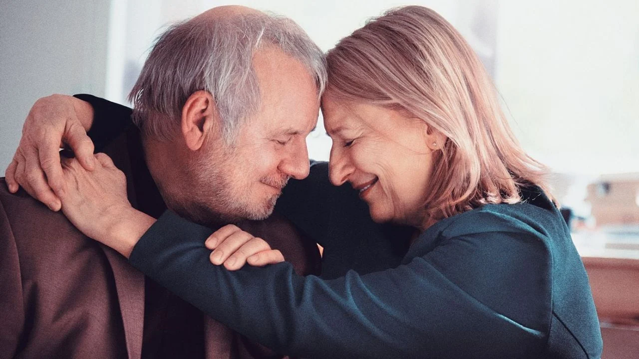 Harry (Joachim Król) and Lore (Dagmar Manzel) don't agree on everything - but that still can't affect their love.