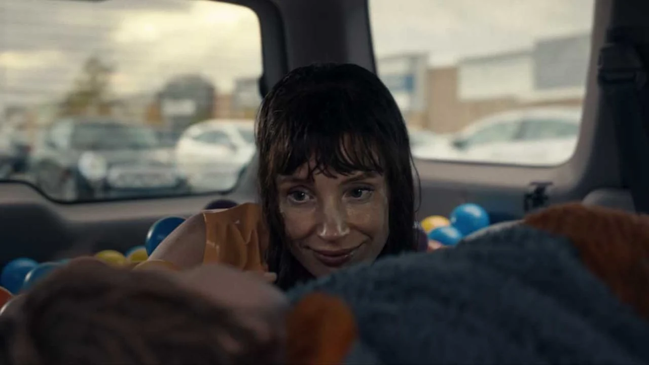 As an Oscar winner, Jessica Chastain can smile at least as disturbingly as all the grinning cheeks from “Smile”.