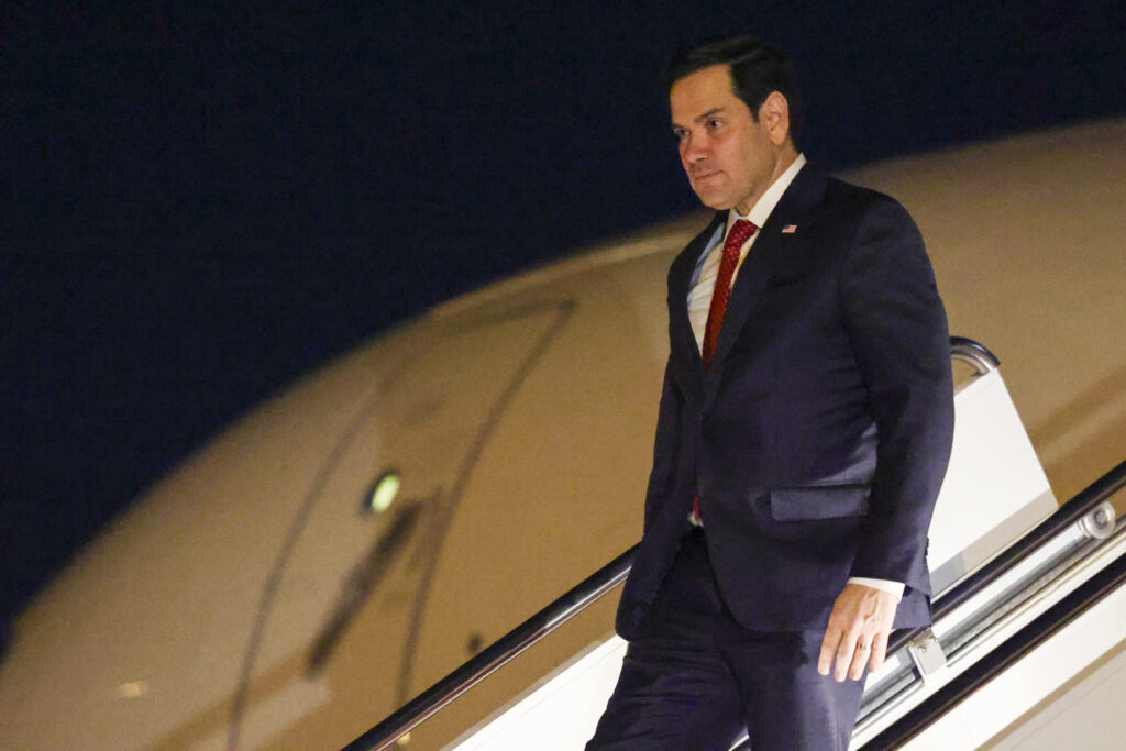 Plane carrying Marco Rubio to Europe returns by mechanical problem