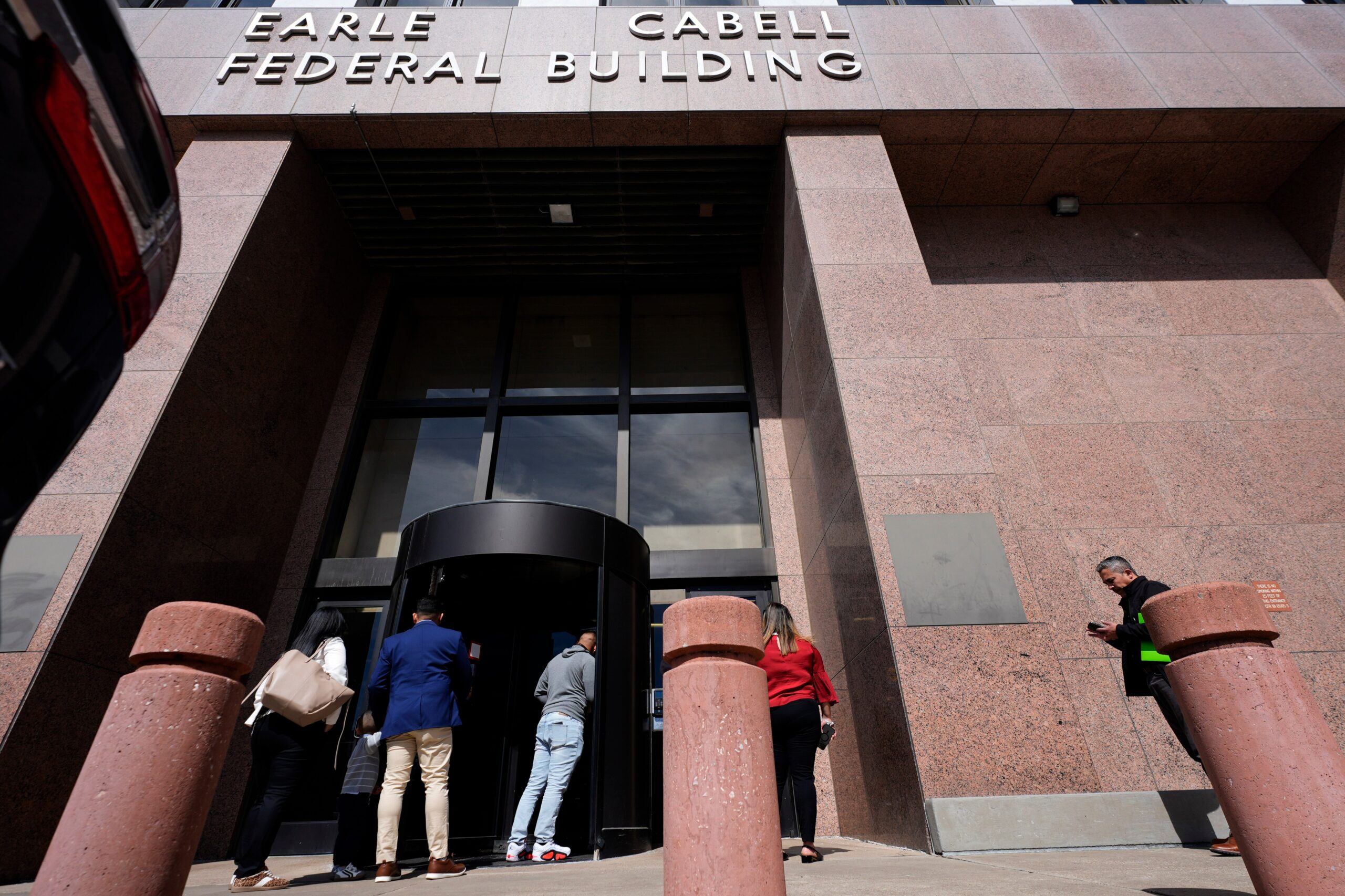 "Remote work is over", US federal workers return to offices