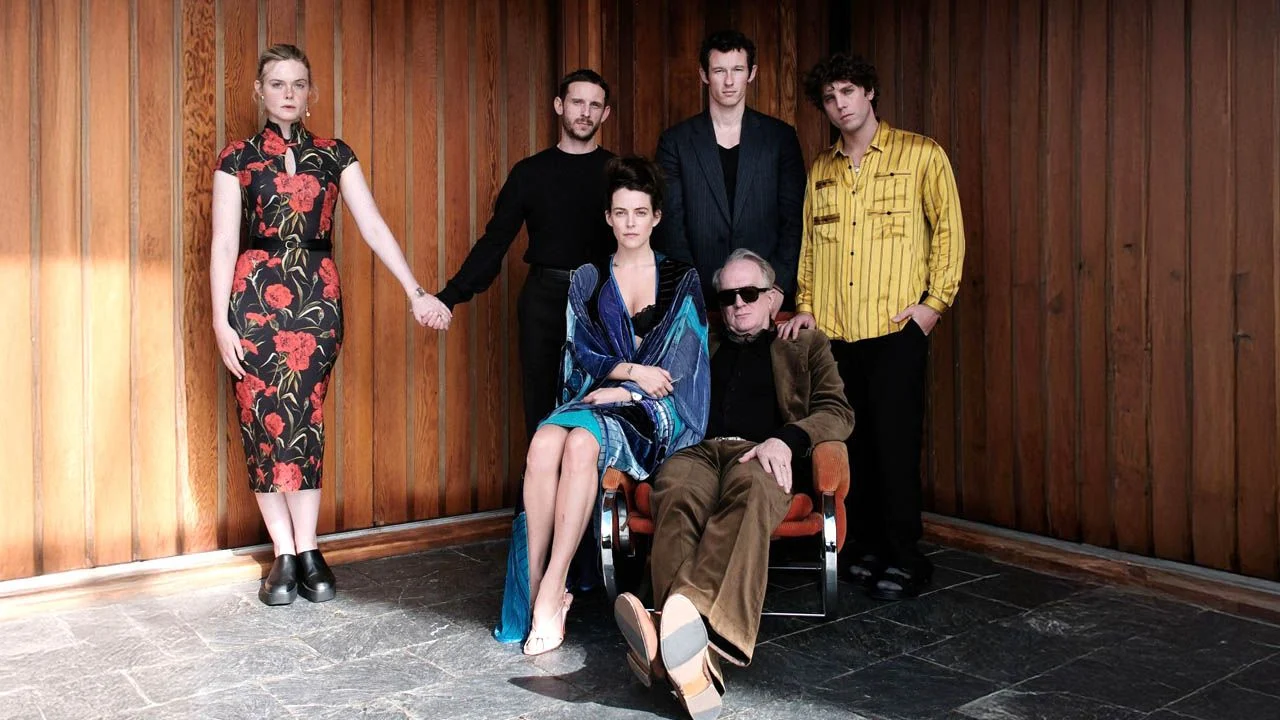 The rich siblings Ed (Callum Turner), Robert (Lukas Gage) and Anna (Riley Keough) sit together on their father's estate.