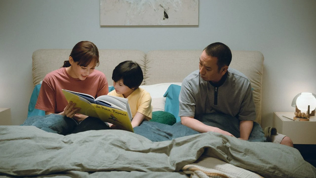 A married couple tries to replace their dead son with an android.