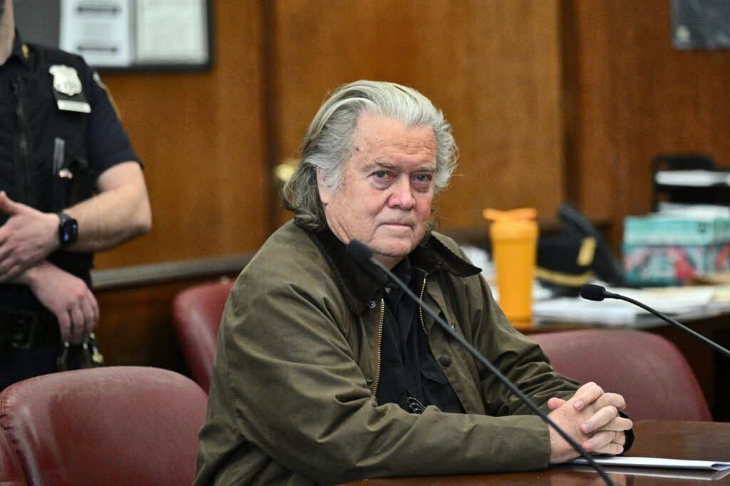 Steve Bannon, Trump's exassor, declares himself guilty in case of border wall fraud