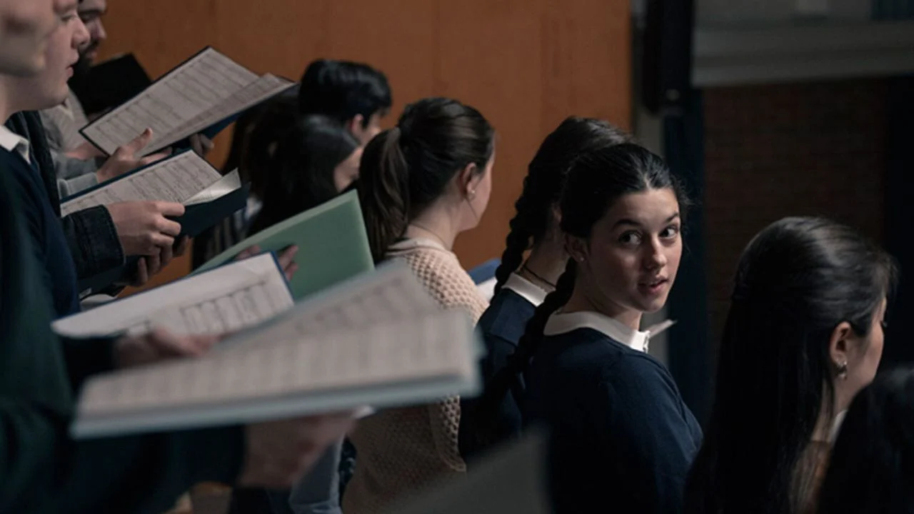 Did Ainara (Blanca Soroa) really freely make the decision to pursue a religious life as a nun?