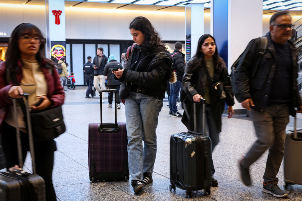 Thanksgiving travel period in the US begins with a record