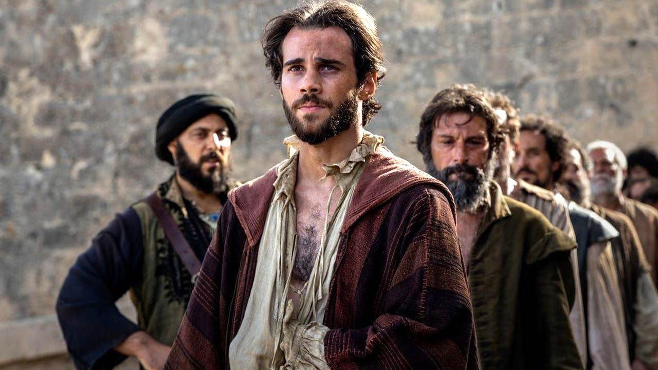 Miguel de Cervantes (Julio Peña) has to spend five years in an Algerian prison - and soon inspires not only his fellow prisoners with his storytelling skills.