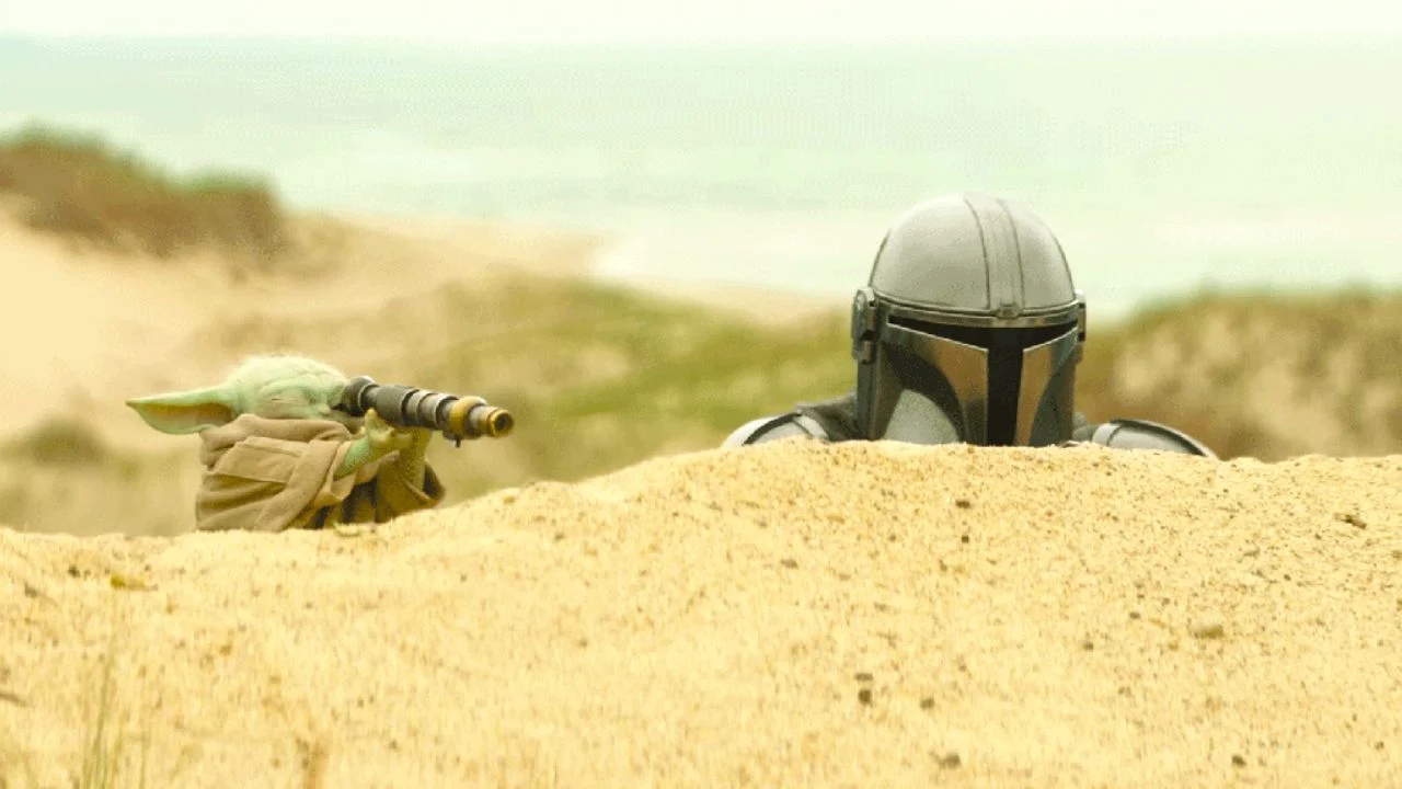 In the search for Imperial survivors, the Mandalorian (Pedro Pascal) and Grogu are an unbeatable team.