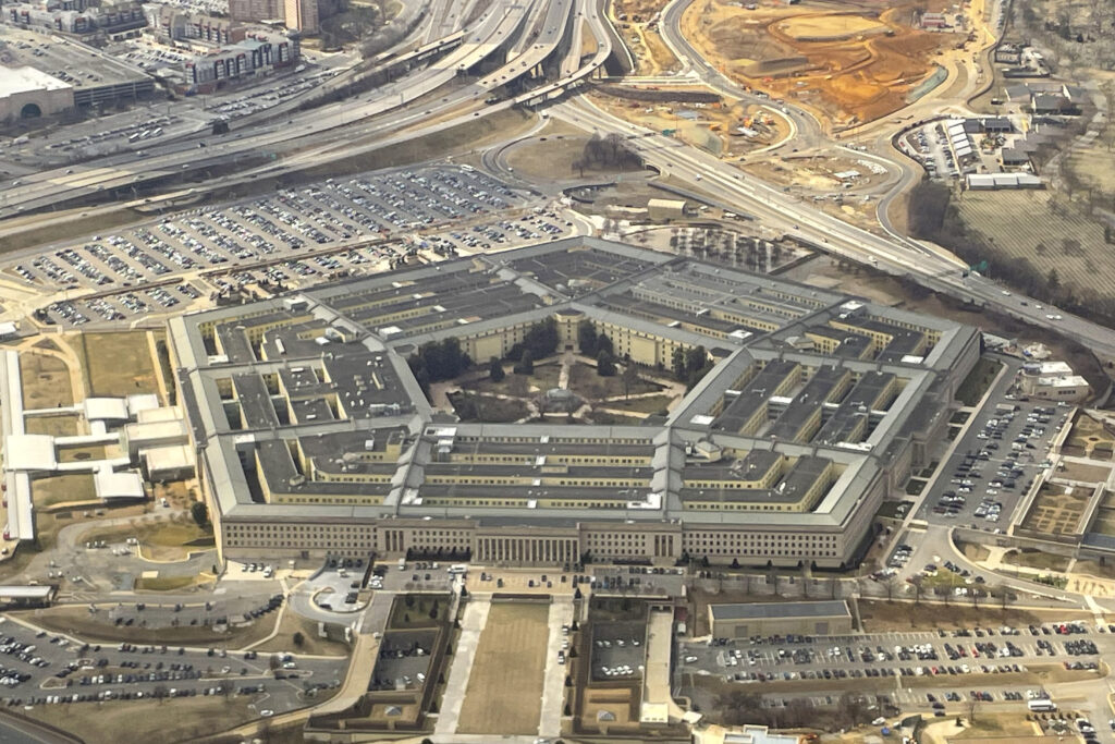 The Pentagon announces dismissal of 5,400 workers from next week