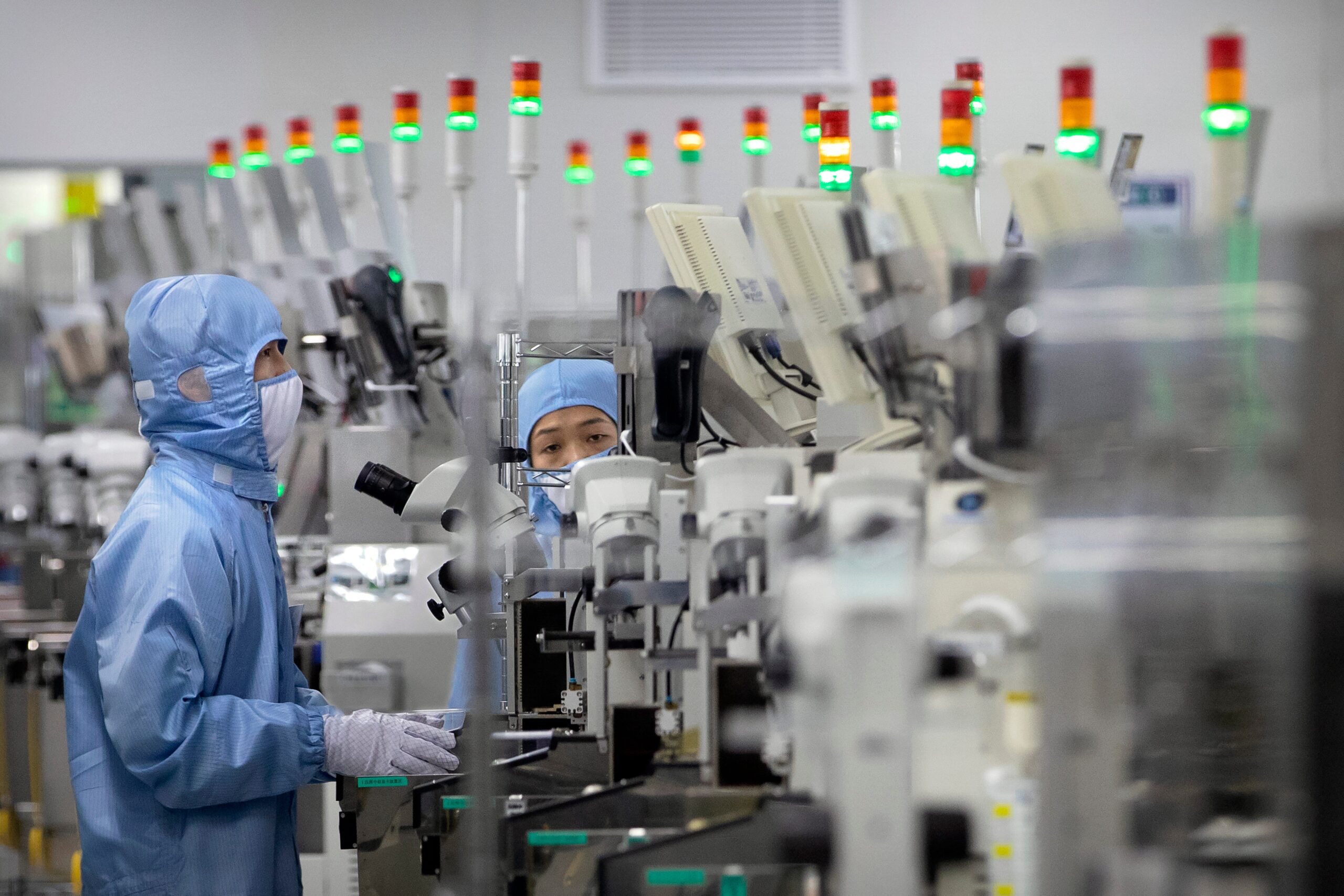 The US will block the sale of cutting-edge chip manufacturing equipment to China