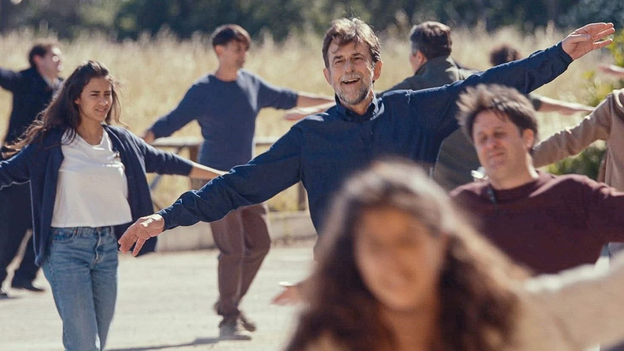 The playful dance performances are among the most beautiful scenes in “The best is yet to come”.