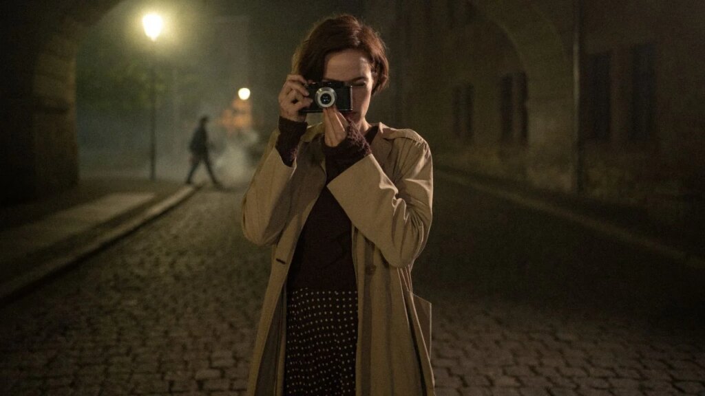 The girl with the Leica


 movie review