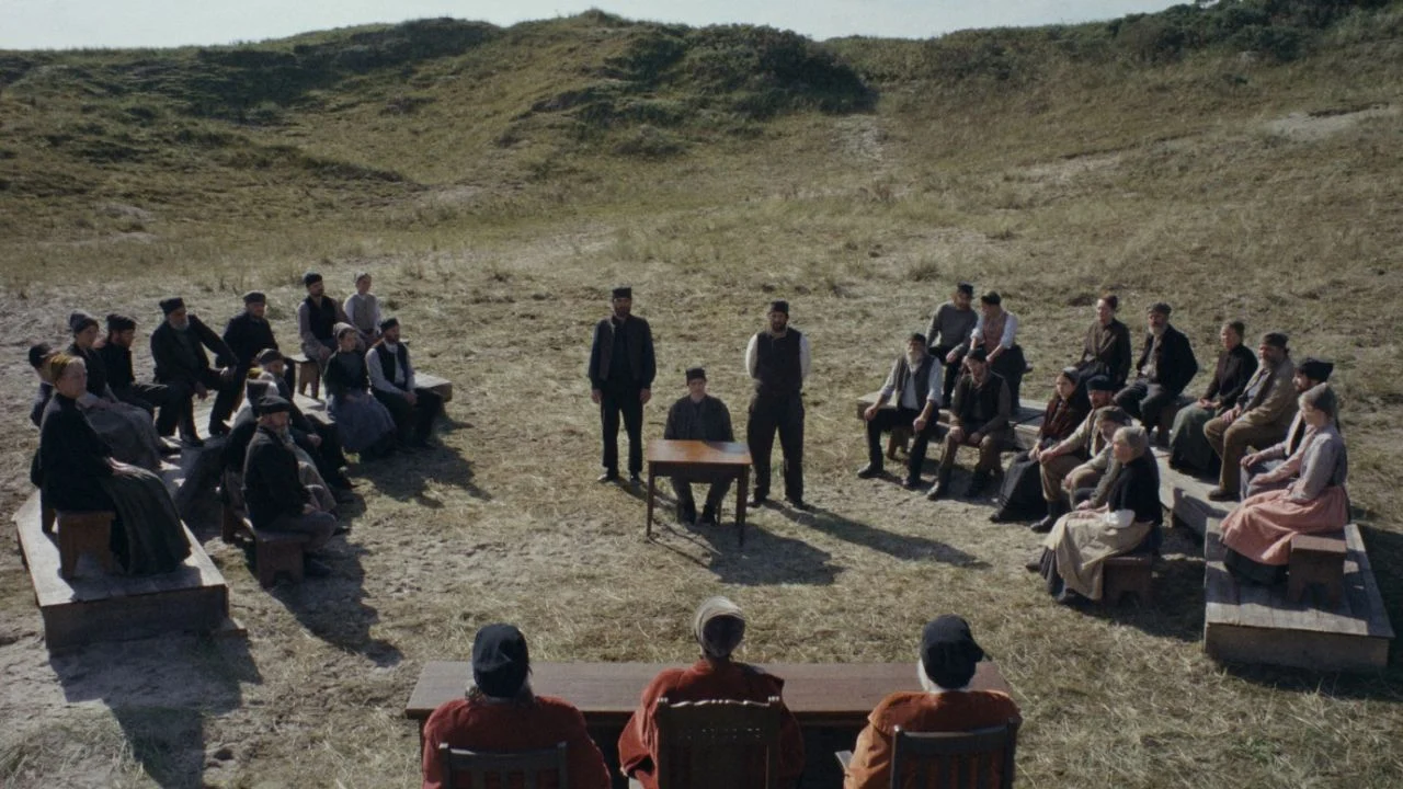 Will the village court still recognize the returnee Hein (Paul Boche)? Or does he have to leave the island straight away?