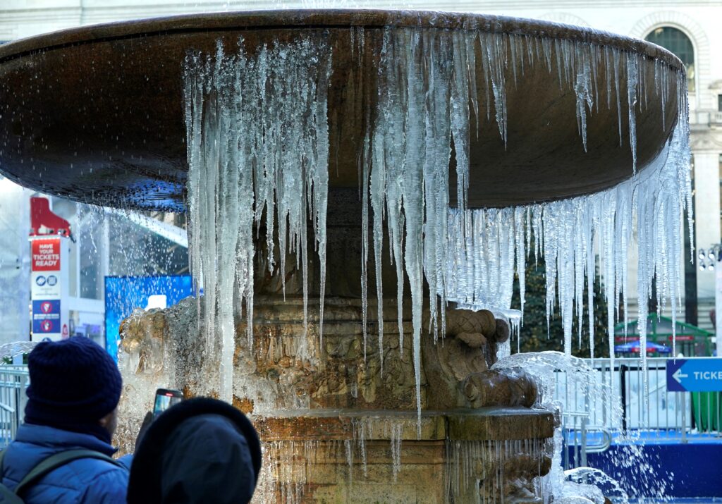 "Threatening cold for life" affects the US after mortal floods