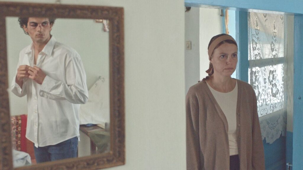 Three kilometers to the end of the world


 movie review