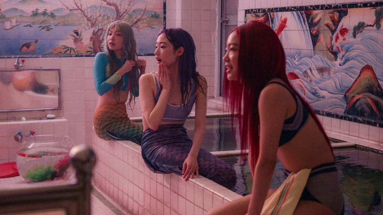 Akame (Arisa Sasaki) sees herself on the way to becoming a mermaid.