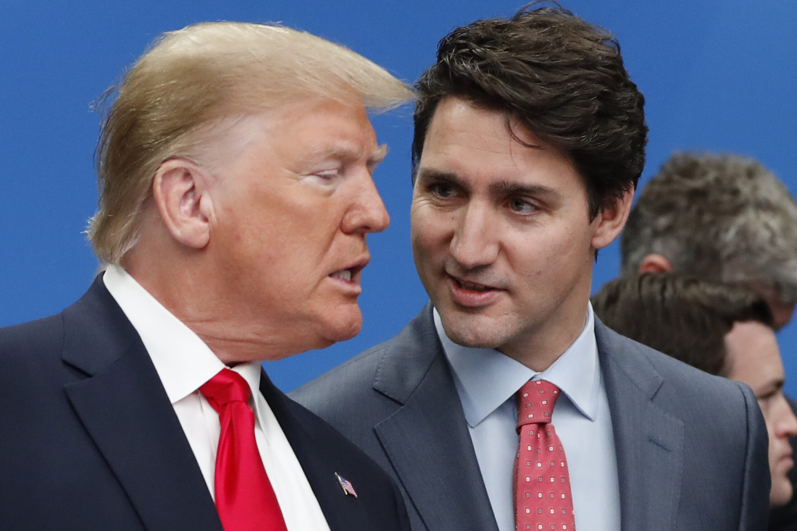 Trudeau flies to Florida to talk to Trump about tariff threat
