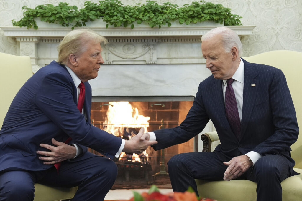 Trump returns to Washington to speak with Biden and begin the transition