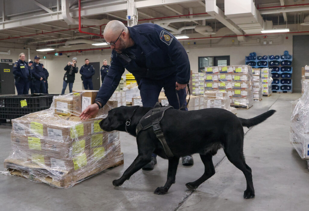 Trump will maintain tariffs to press Mexico, Canada and China on the fentanyl: advisors