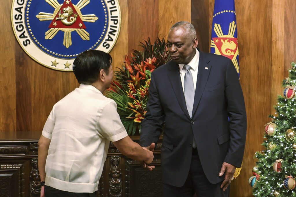 US and Philippines sign pact to share military intelligence and weapons technology