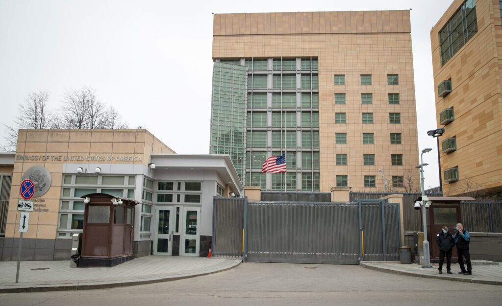 USA and Russia plan to begin conversations about the operations of their diplomatic missions