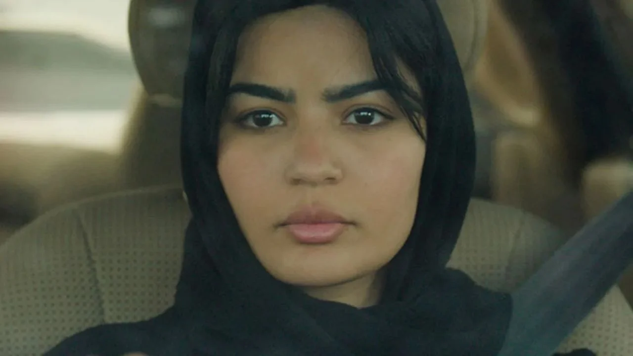 Noelle (Mila Alzahrani) is a huge fan of a true crime podcast - in which the listeners are also given make-up tips.