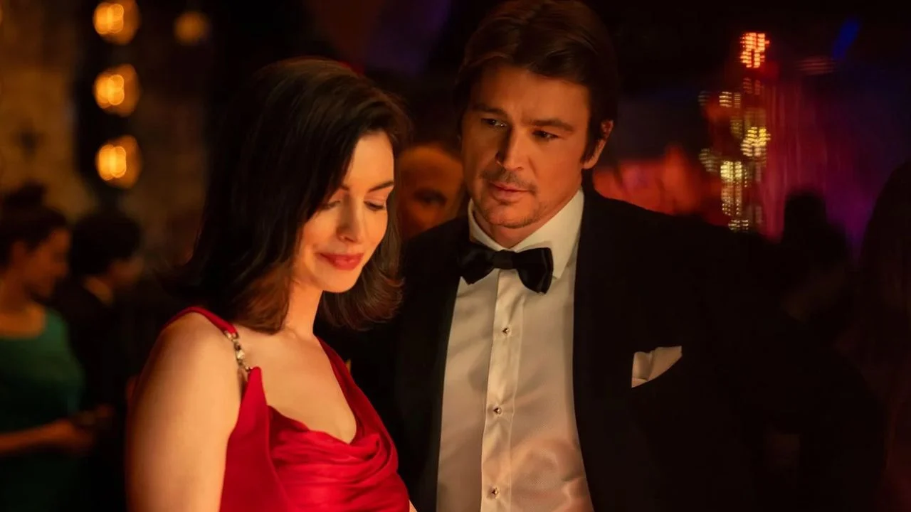 Verity (Anne Hathaway) and Jeremy (Josh Hartnett) may be a couple, but do they really know each other?