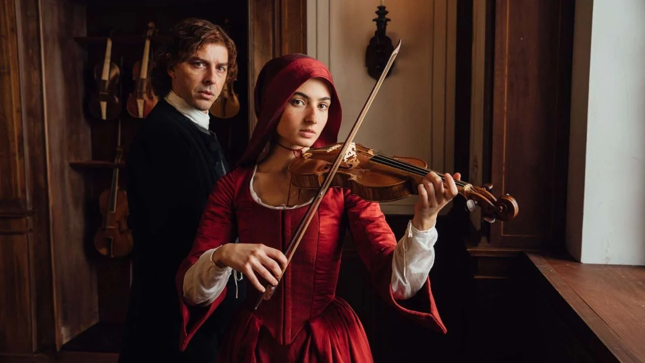 Only with the new conductor Antonio Vivaldi (Michele Riondino) does the talented violinist Cecilia (Tecla Insolia) gradually gain self-confidence.