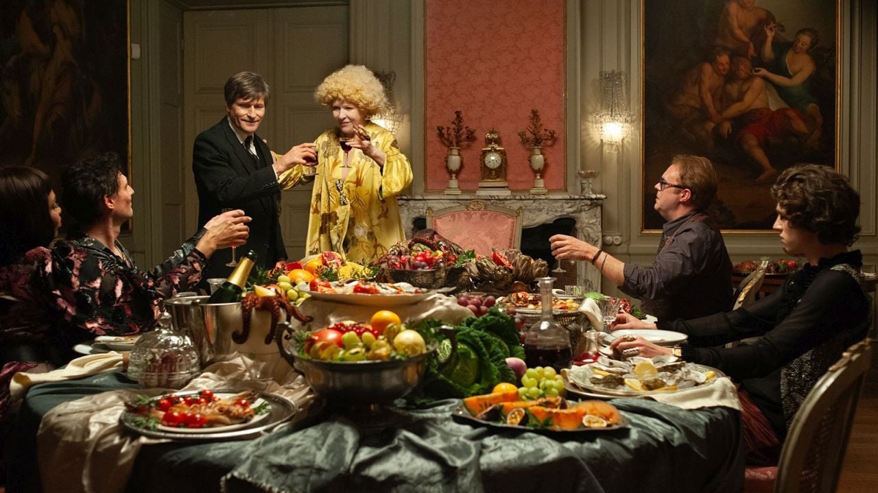 A hotel full of strangeness!