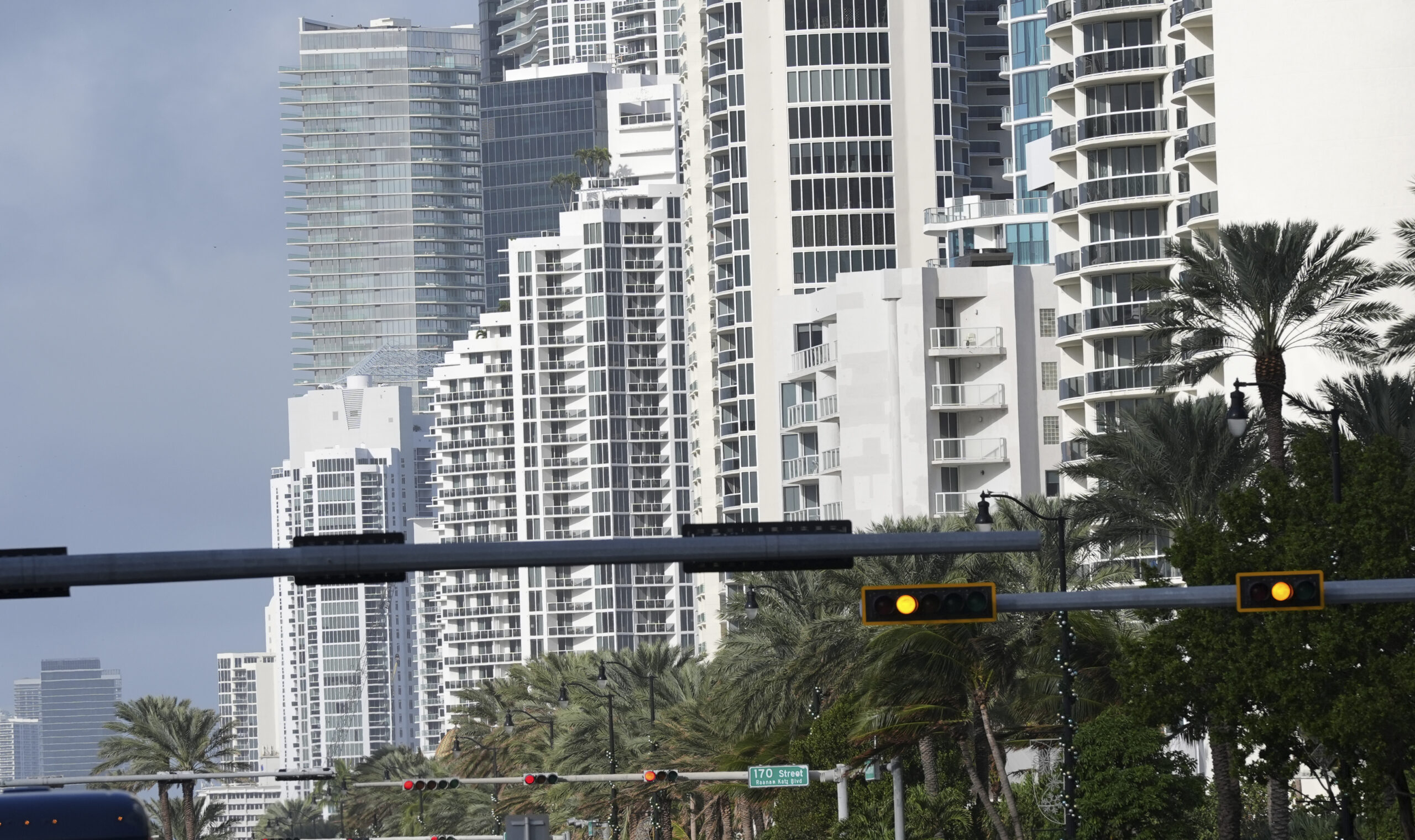 What we know: Several buildings on the South Florida coast are sinking