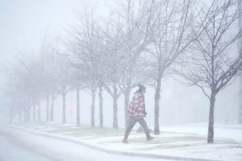 Winter storm of snow and intense cold hits the US from the Midwest to the East Coast