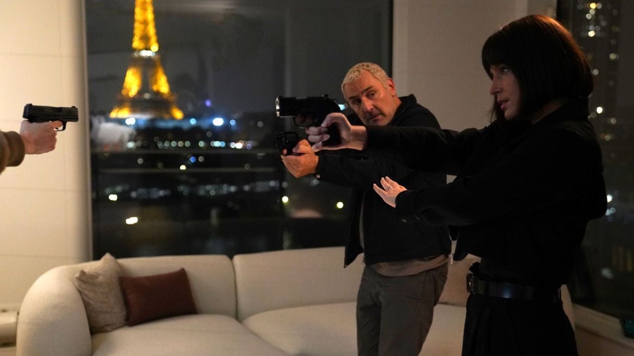 Zem Sparak (Gilles Lellouche) from Zone 3 and Salia Malberg (Adèle Exarchopoulos) from Zone 2, despite all their opposites, must be pulled together if they want to find out of the conspiracy mess again.